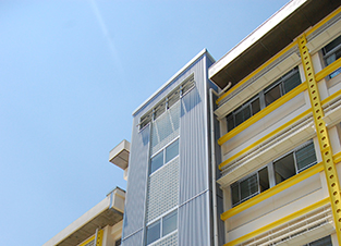 土橋小学校のシンボル（風の塔）