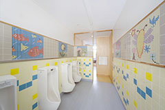 モザイクタイルで彩る「明るいトイレ」